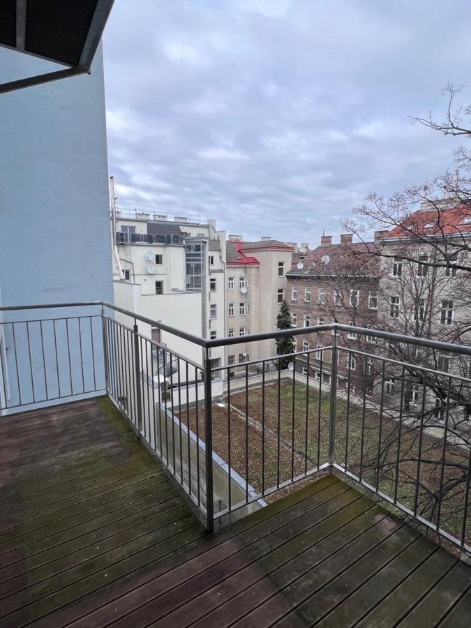 Delightful 1 Bedroom Near Schoenbrunn And Westbahnhof With Big Porch Wenen Buitenkant foto
