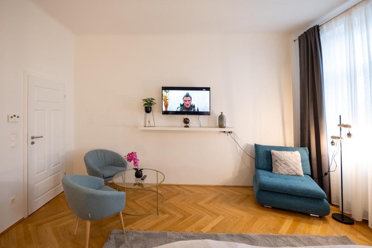 Delightful 1 Bedroom Near Schoenbrunn And Westbahnhof With Big Porch Wenen Buitenkant foto