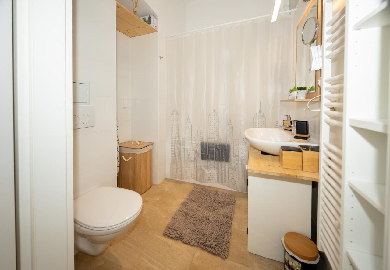 Delightful 1 Bedroom Near Schoenbrunn And Westbahnhof With Big Porch Wenen Buitenkant foto