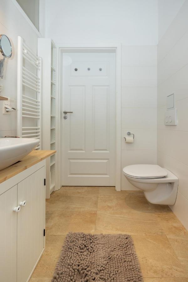 Delightful 1 Bedroom Near Schoenbrunn And Westbahnhof With Big Porch Wenen Buitenkant foto